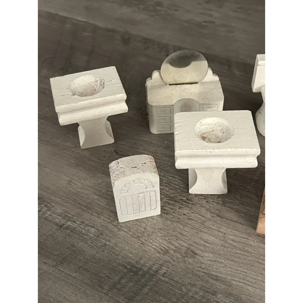 10 pc Set of Vintage Dollhouse Furniture Toilets Sinks More Fair To Good Cond.‎